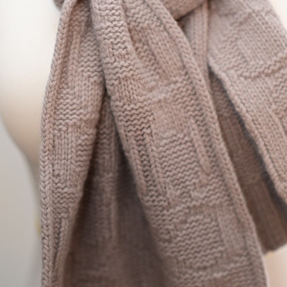 Coach Scarf - Picture 2 of 4